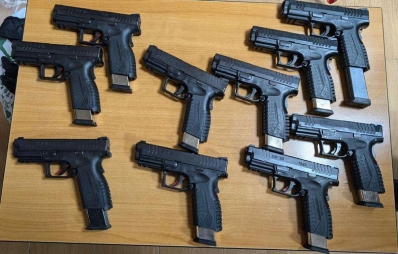 Митничaри откриха 10 бойни пистолета в раница на шофьор на товарен автомобил