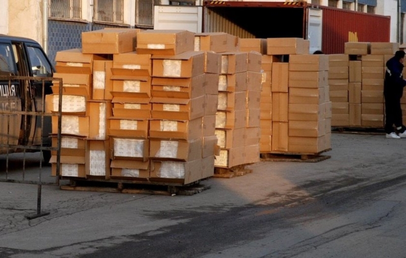 Изпращат в затвора полицаи за кражба на цигари за 42 бона, вземали и подкуп
