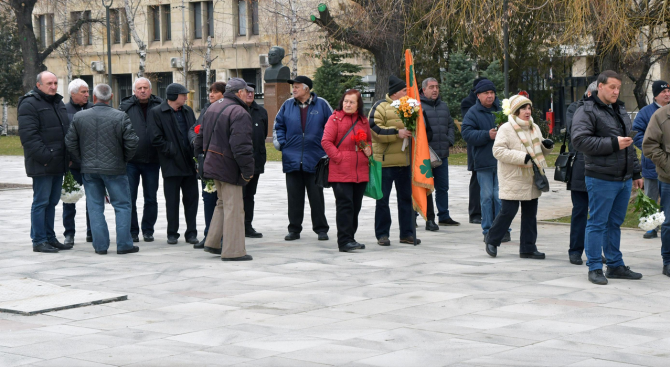 Близки и приятели се простиха с Тодор Кавалджиев вицепрезидент на