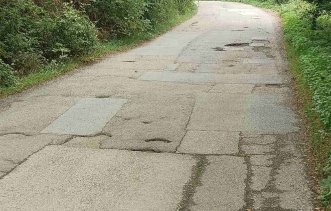 Протест срещу лошото състояние на пътя свързващ 10 от 13 те