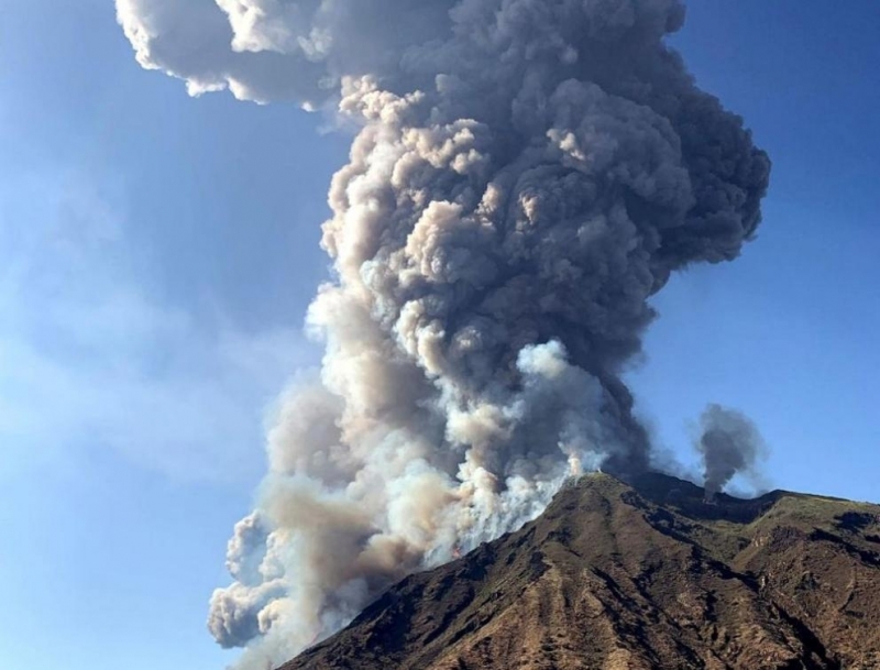 Вулкан е изригнал на остров в Нова Зеландия предаде премиера