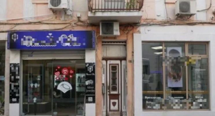 3 годишно момиченце ставало свидетел на оргиите на майка си която