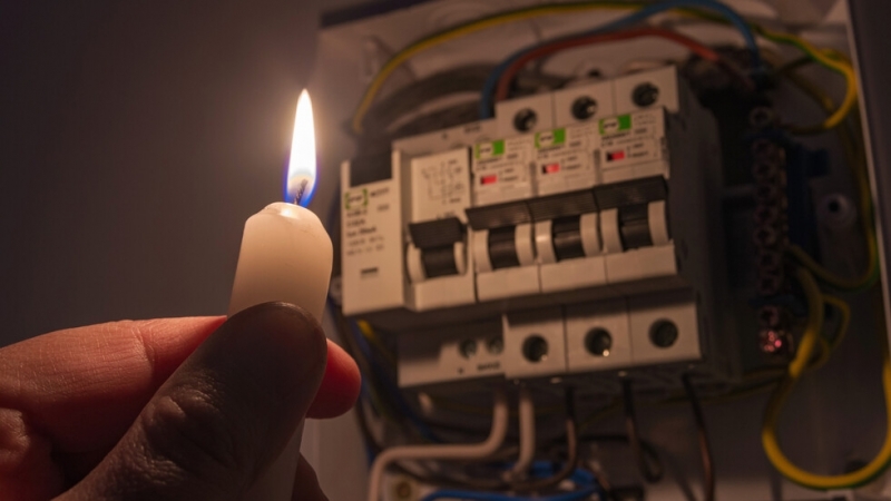 Заради паднали електропроводи без електрозахранване останаха населени места в общините