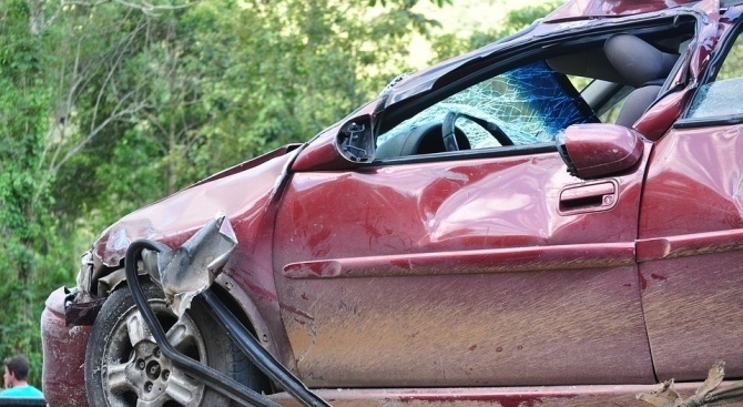 Два леки автомобила са катастрофирали във Врачанско, има ранени, съобщиха
