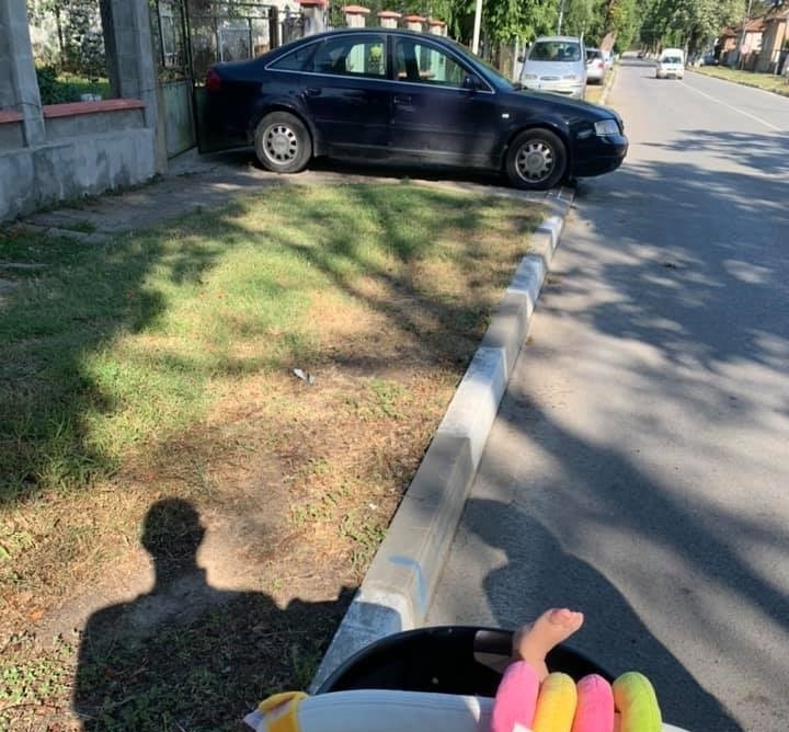 Родители от Козлодуй се оплакаха от нагло паркиране в група
