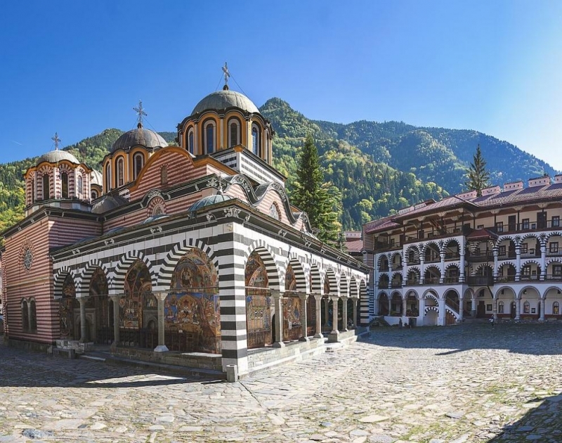 Коронавирусът влезе и в Рилския манастир 39 годишният архимандрит Макарий Чакъров