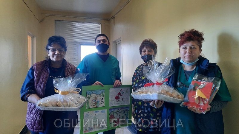 Кметът на Община Берковица Димитранка Каменова изпрати подаръци за всички