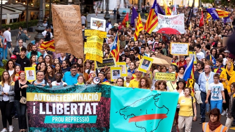 Протестите в испанския регион Каталуния продължиха и неделя Съобщава се за демонстрации