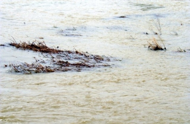 Язовир Златоград вече прелива но на този етап няма опасност