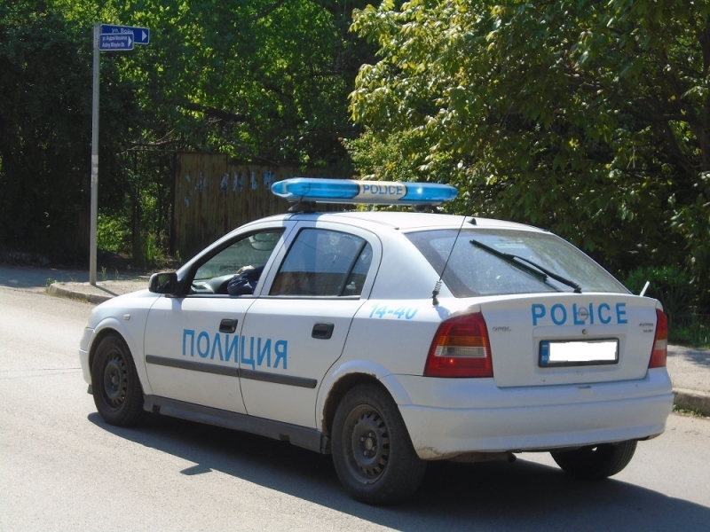 Полицаи и нередовен шофьор си спретнали гонка на път във