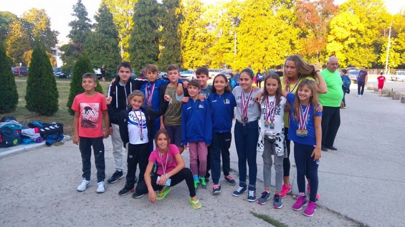 Младите плувци от плувен клуб Атомик Козлодуй се представиха страхотно на