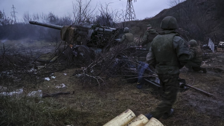 От средата на октомври руските войски наблягат на сухопътни и