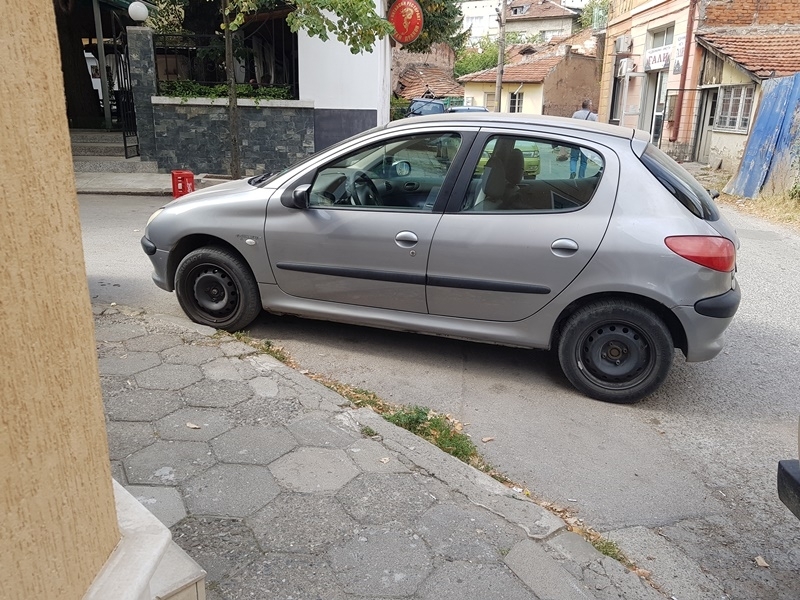 Враца си има нов шампион по нагло паркиране Това показва