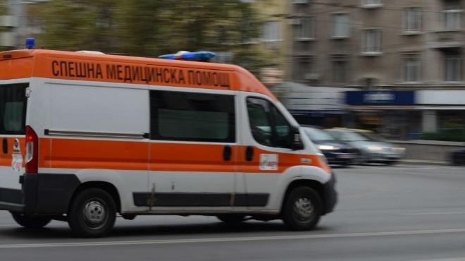 Млад мъж е станал жертва на пътен инцидент открит е в безпомощно