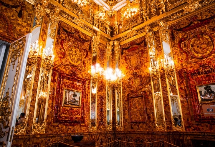 Прочутата Кехлибарена стая може да е скрита в планинска пещера