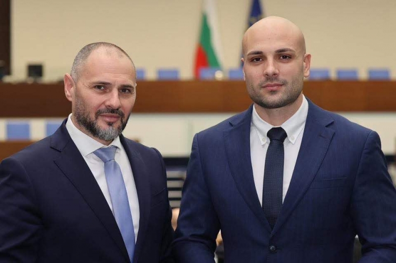 Харизанов и Кръстев питат: Докога с временната организация на движение по пътя Ботевград – Мездра?