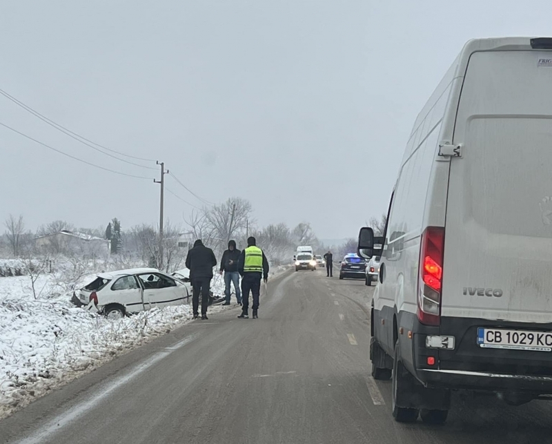 Първи инцидент в снега е станал тази сутрин край Враца