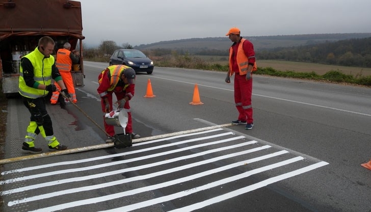 Заради полагане на пътна маркировка до 18 часа днес е ограничено