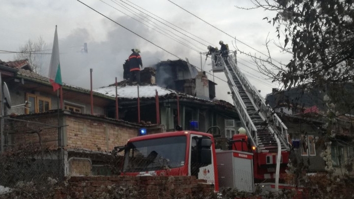 Голям пожар е бушувал в къща във видинското село Арчар