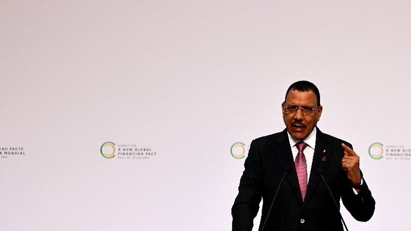 Президентът на Нигер Мохамед Базум заяви че е държан като