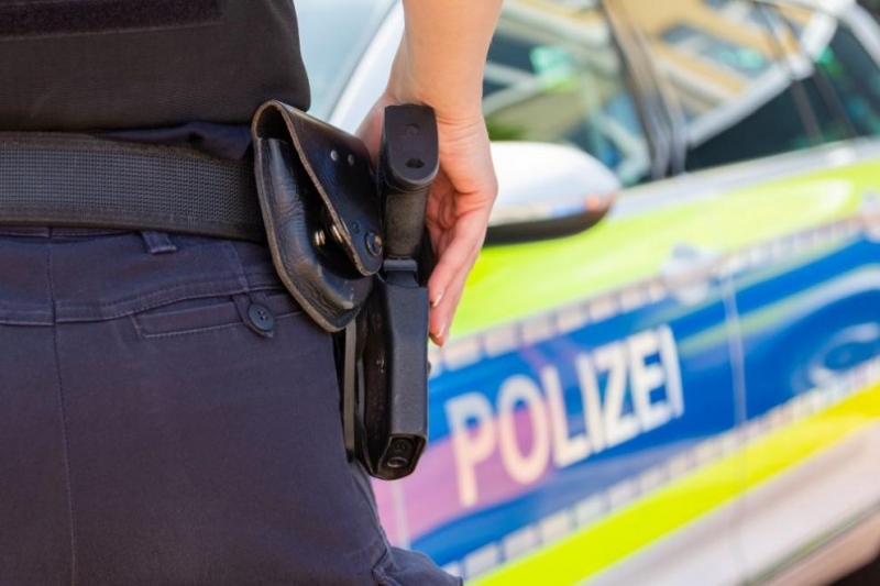 Най малко двама души са пострадали при стрелба в близост до