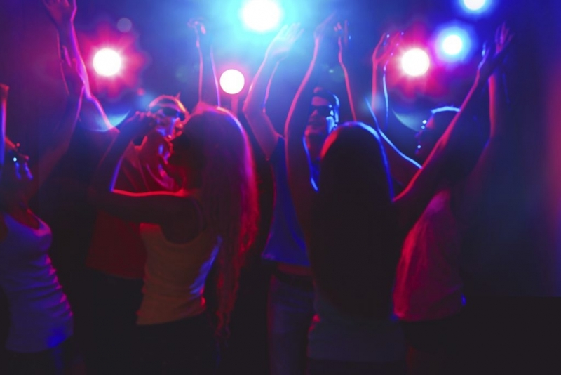 Полицаи са проверявали барове и дискотеки във Враца за непълнолетни