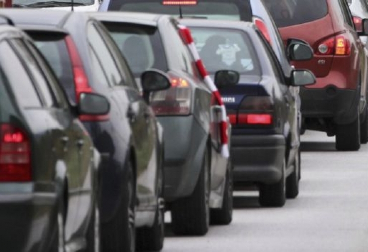 Хиляди автомобили тръгват на път заради предстоящите празници Само от