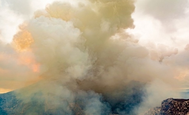 Вулкан в югозападна Япония изригна за първи път от шест