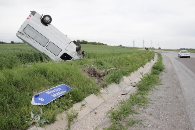 Мъртвопиян шофьор катастрофира във Видинско съобщиха от МВР Пътният инцидент е