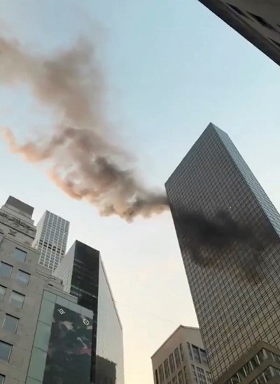 Пожар избухна в небостъргача Тръмп Тауър в близост до огромния