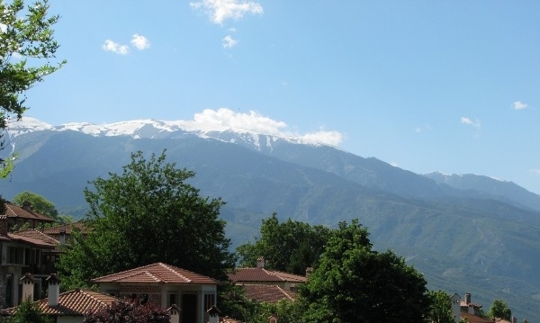 Гръцката спасителна служба проведе мащабна операция за спасяване на 25 годишен българин в планината Олимп вчера следобед Той беше открит