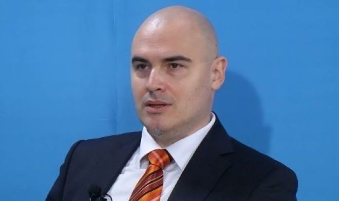Тръгва делото за плагиатство срещу консула на Барбадос Петър Илиев