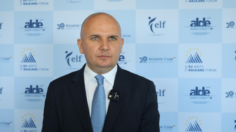 Председателят на Европейския парламент Роберта Мецола обяви в пленарната зала