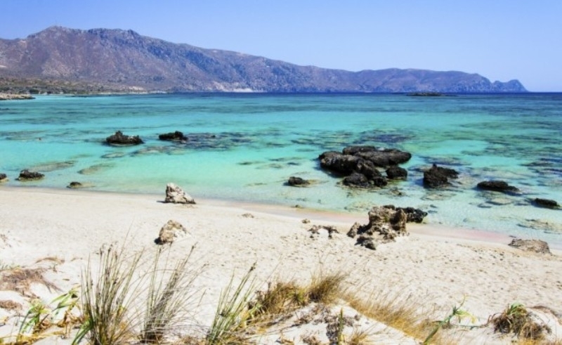 Гръцкото министерство на здравеопазването забрани влизане в морето на 12