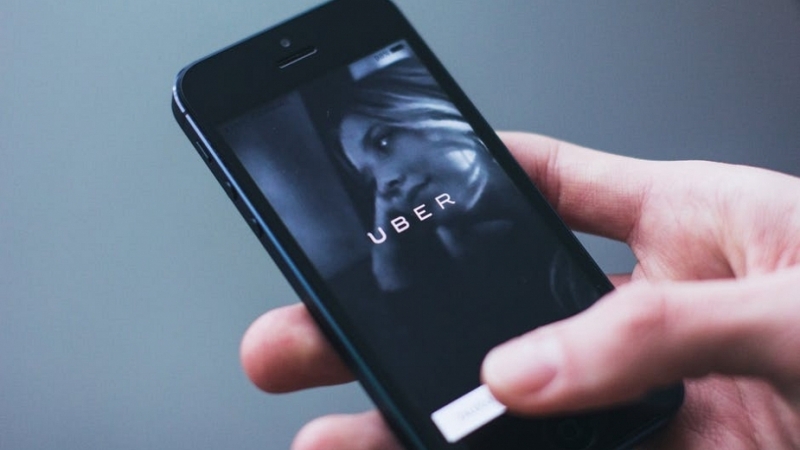 Компанията за споделени пътувания Uber получи поредна забрана за извършване