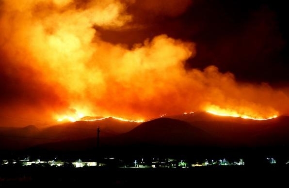 Продължава борбата със стотиците горски пожари в съседна Гърция съобщиха
