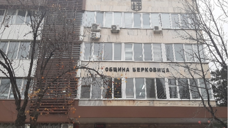 Две горещи телефонни линии разкри Община Берковица На телефони 0882