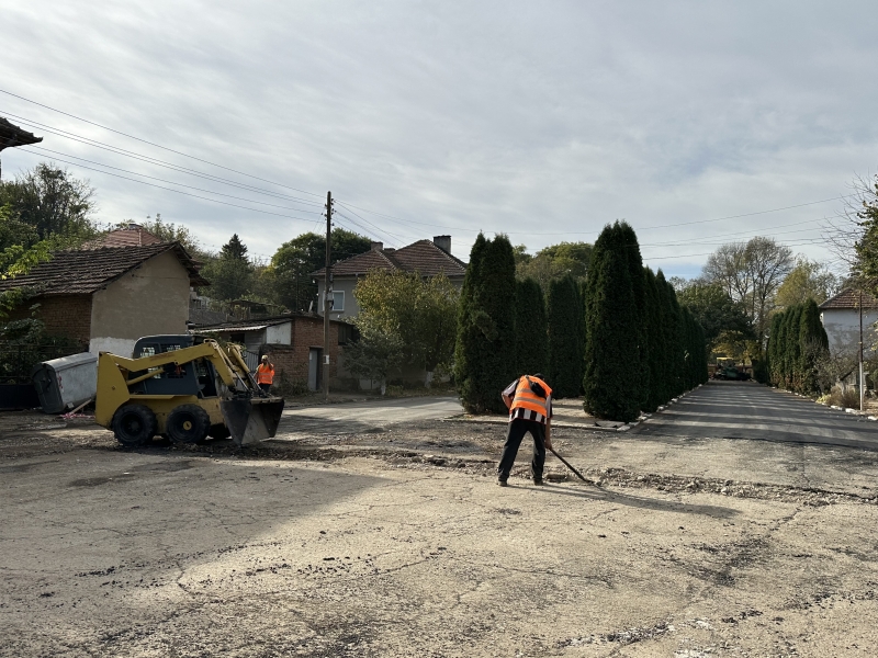 В централната част на село Лесковец продължава реконструкцията на водопровод