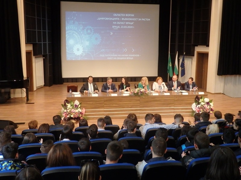 Eврокомисарят по цифрова икономика и цифрово общество Мария Габриел евродепутатът