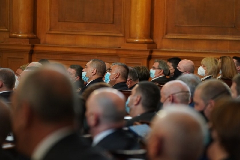 Повече от шарен нов парламент разкриват данните на социолозите от