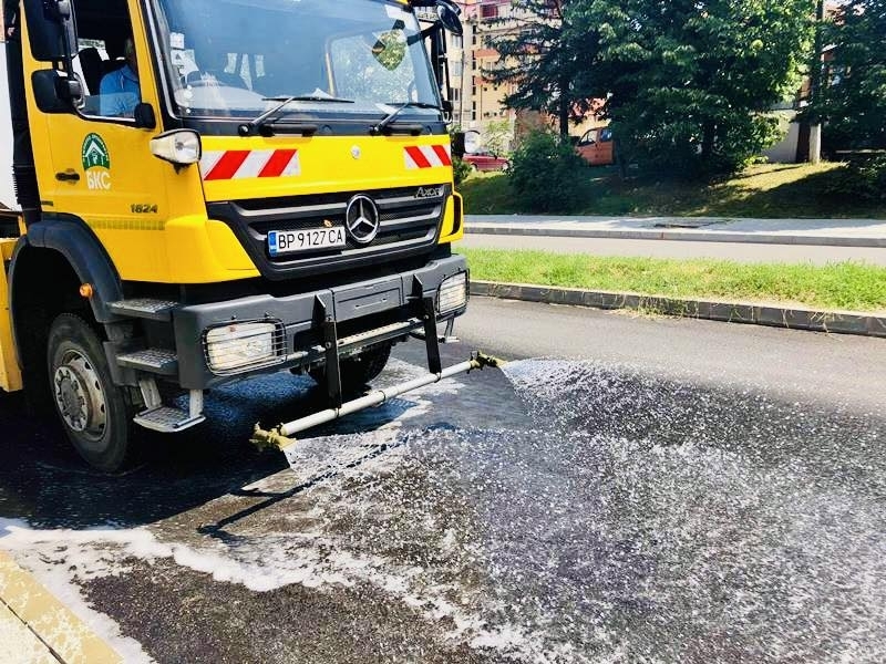 От началото на месец април екипи на БКС започнаха измиването