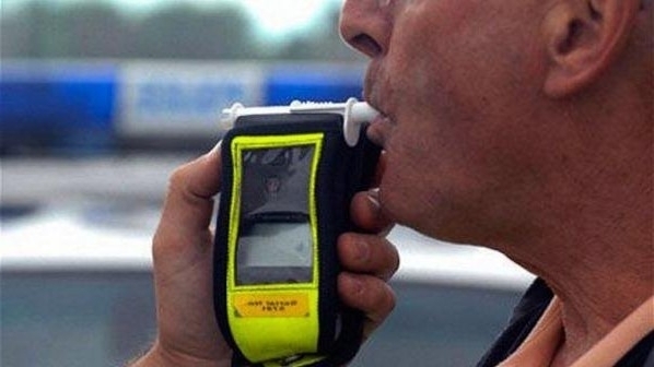 Катаджии сгащиха пиян дядка да дава газ зад волана вчера