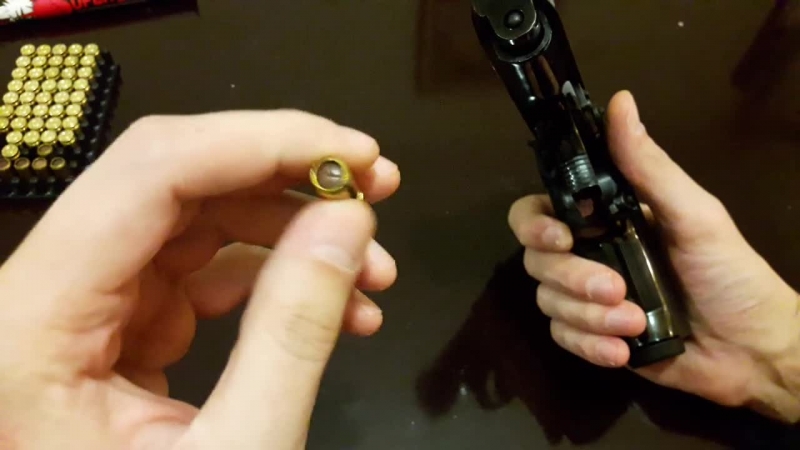 44 годишен мъж се е прострелял сам с газов пистолет в