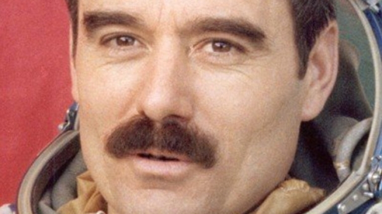 Добри новини! Космонавтът Георги Иванов говори и е контактен, движи нормално крайниците си