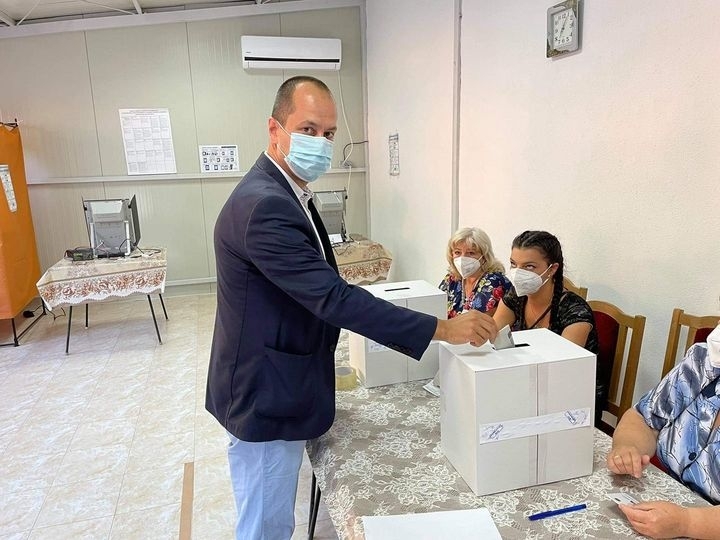 Кметът Калин Каменов даде своя глас в деня на изборите