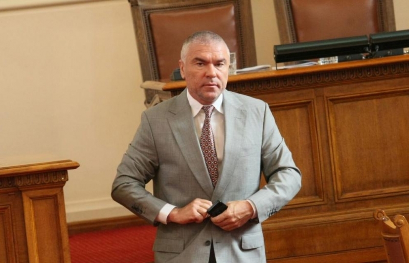 Марешки поиска оставката на министъра на отбраната Красимир Каракачанов