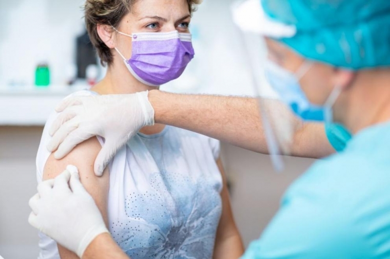 Италианското правителство наложи задължителна ваксинация срещу COVID-19 на хората на
