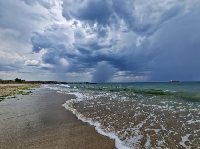Днес облачността ще е значителна около и следобед на места