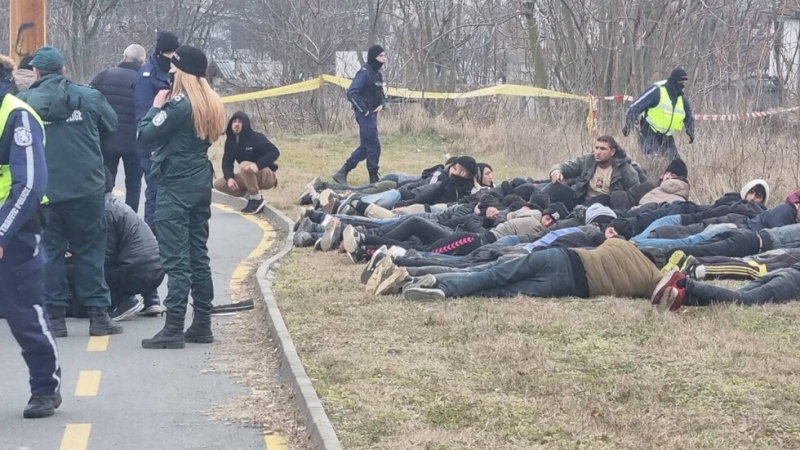 30 нелегални мигранти са открити в апартамент в Студентски град