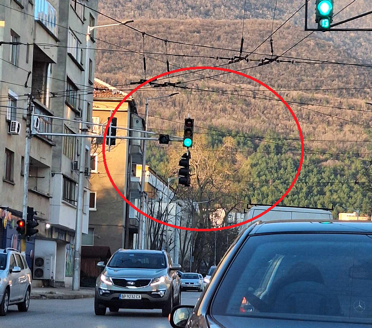 Опасност дебне врачани на едно от най натоварените кръстовища в областния